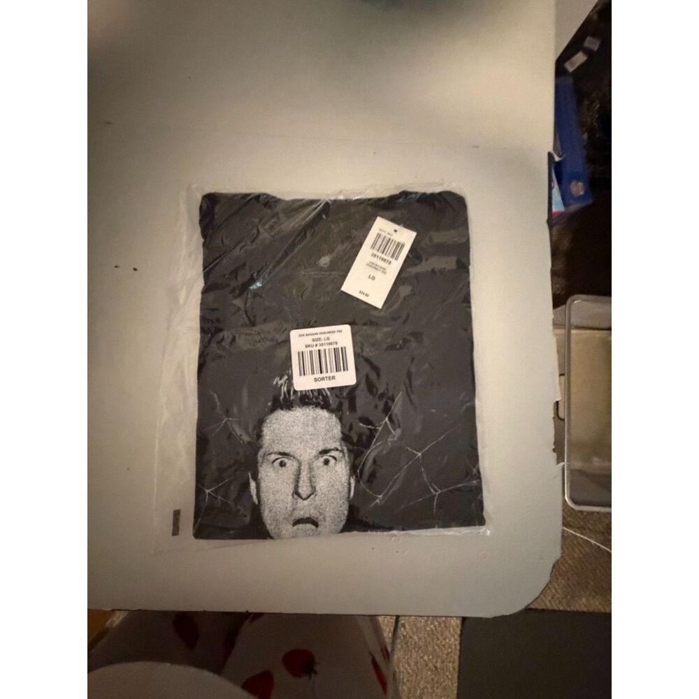 Zak Bagans Debunked! T-Shirt large